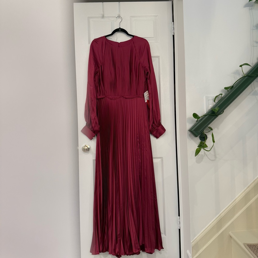 IEENA FOR MAC DUGGAL Red Long Sleeve Gown Size 12 NWT - Picture 5 of 13